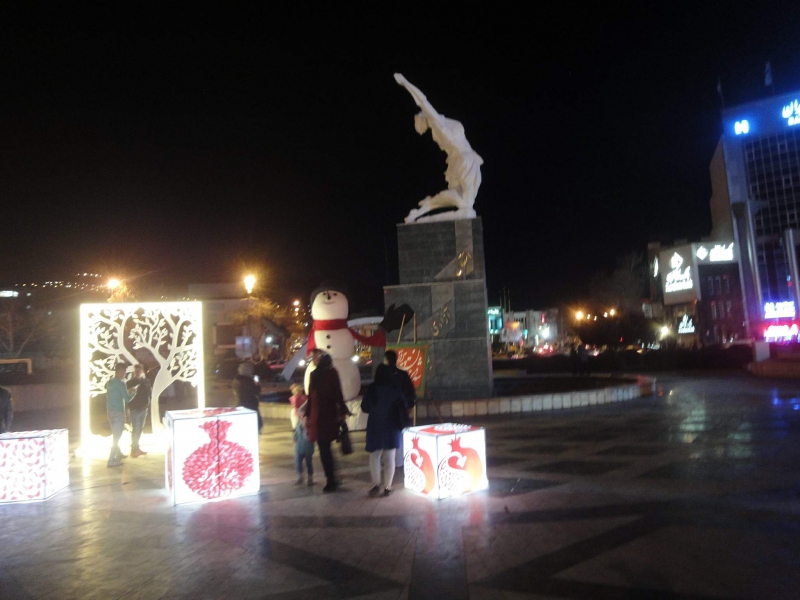 مجسمه آزادی سنندج